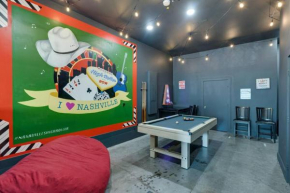 Fantastic Game room and rooftop 1mi to Broadway